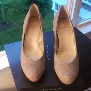 Tahari Lonnie Heels in Perfect Condition